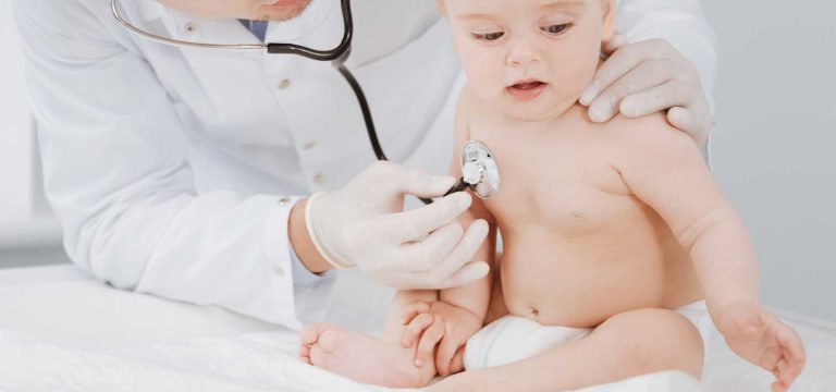 Doctor lsitening to baby's heart